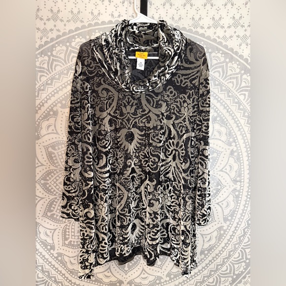 Ruby Rd. Black and Silver Patterned Tunic - Picture 1 of 4